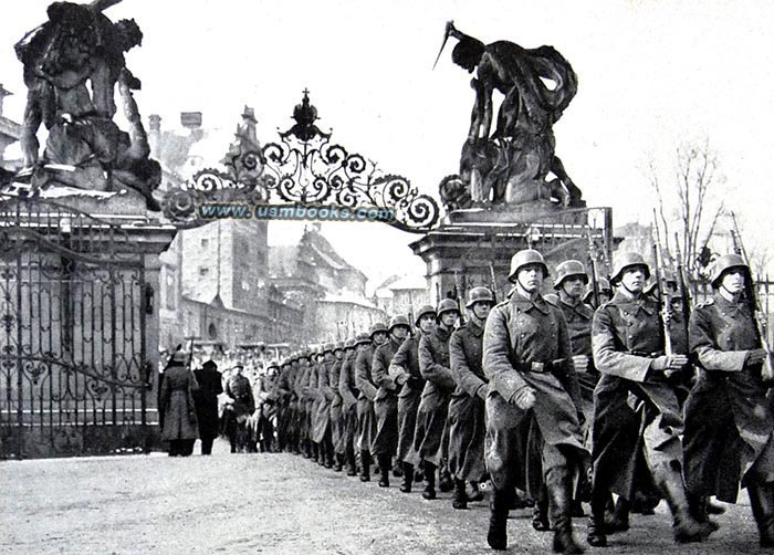 March 1939, Nazi troops in Prague, Hradcany Castle, Burg Prag