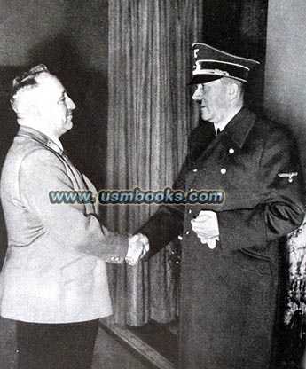 Reichsorganisationsleiter Dr. Robert Ley. Adolf Hitler