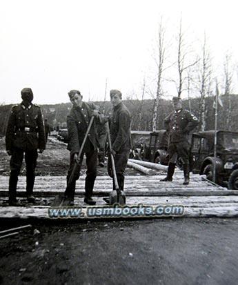 RAD men building bridges in northern Norway, Finland